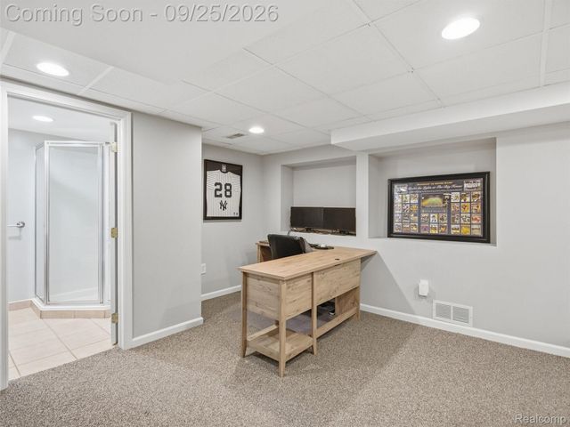 3250 Warick Road, Royal Oak, MI 48073