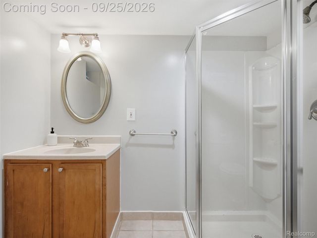3250 Warick Road, Royal Oak, MI 48073