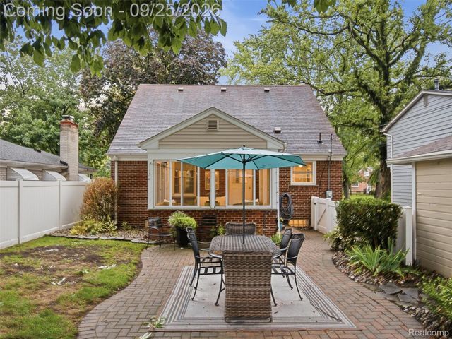 3250 Warick Road, Royal Oak, MI 48073