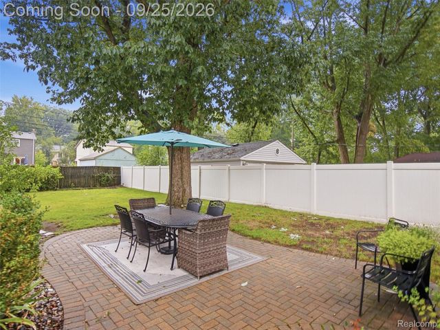 3250 Warick Road, Royal Oak, MI 48073
