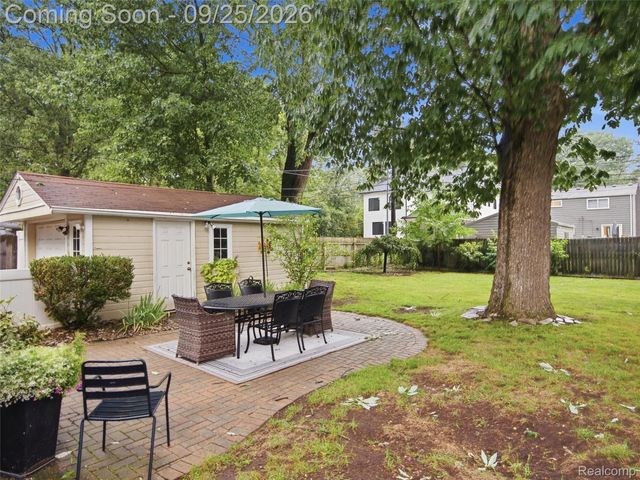3250 Warick Road, Royal Oak, MI 48073