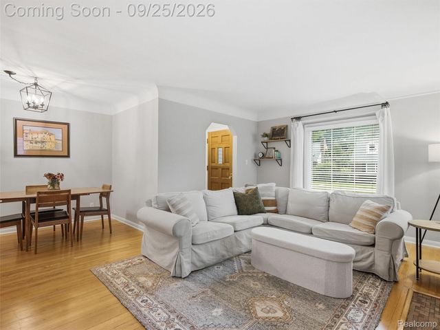 3250 Warick Road, Royal Oak, MI 48073