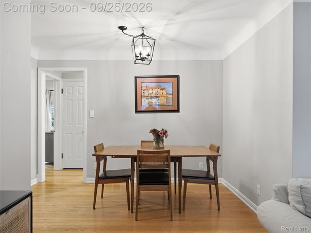 3250 Warick Road, Royal Oak, MI 48073