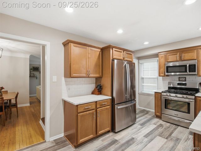 3250 Warick Road, Royal Oak, MI 48073