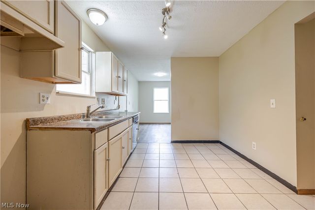 1404 Lakeview Avenue, Cleveland, OH 44112
