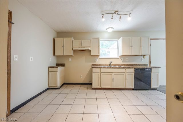 1404 Lakeview Avenue, Cleveland, OH 44112