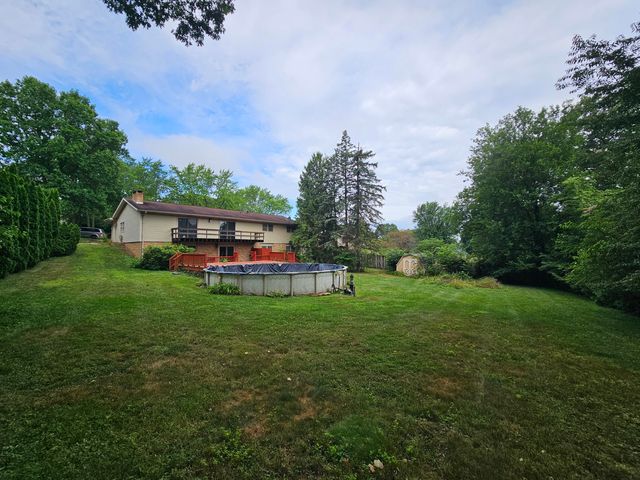 2721 N Jongkind Park Drive, La Porte, IN 46350