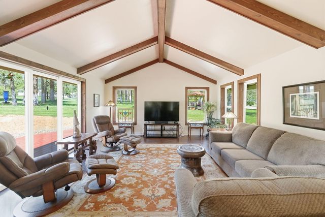 201 Hoffman Way, Grants Pass, OR 97526