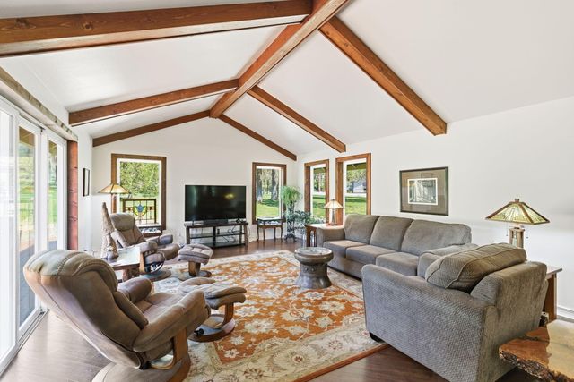 201 Hoffman Way, Grants Pass, OR 97526