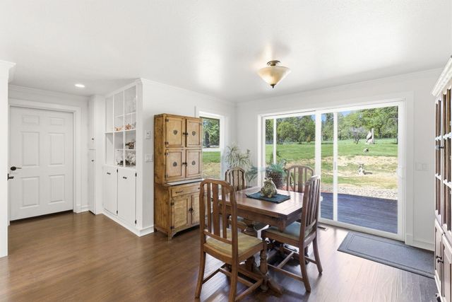 201 Hoffman Way, Grants Pass, OR 97526