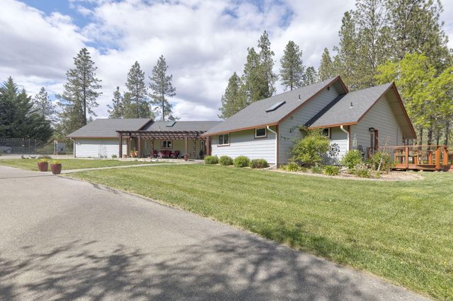 201 Hoffman Way, Grants Pass, OR 97526