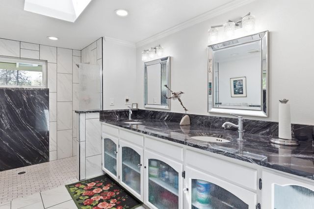 201 Hoffman Way, Grants Pass, OR 97526