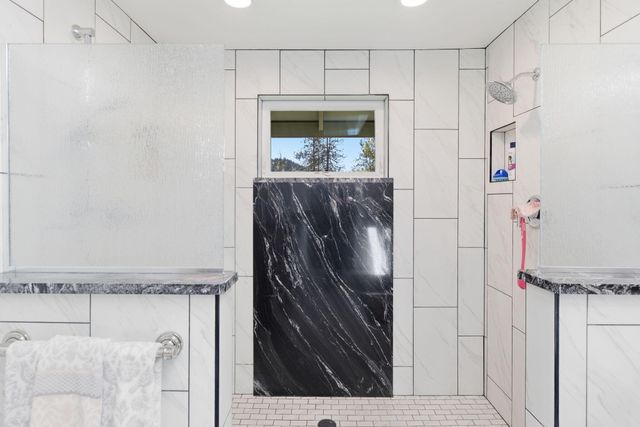 201 Hoffman Way, Grants Pass, OR 97526