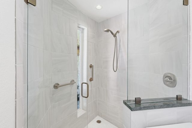 201 Hoffman Way, Grants Pass, OR 97526