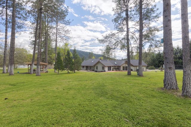 201 Hoffman Way, Grants Pass, OR 97526