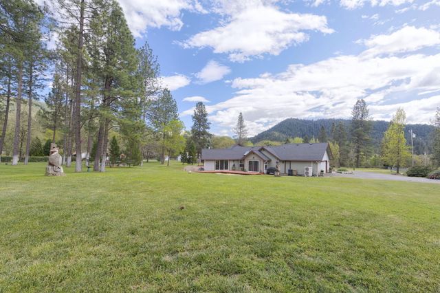 201 Hoffman Way, Grants Pass, OR 97526