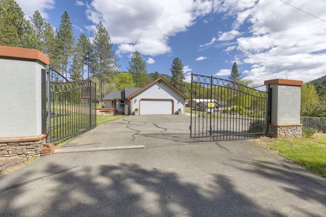 201 Hoffman Way, Grants Pass, OR 97526