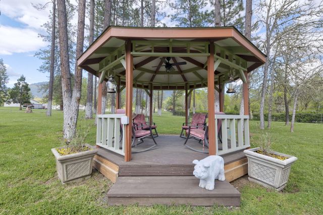 201 Hoffman Way, Grants Pass, OR 97526