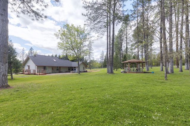 201 Hoffman Way, Grants Pass, OR 97526