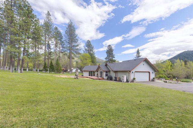 201 Hoffman Way, Grants Pass, OR 97526