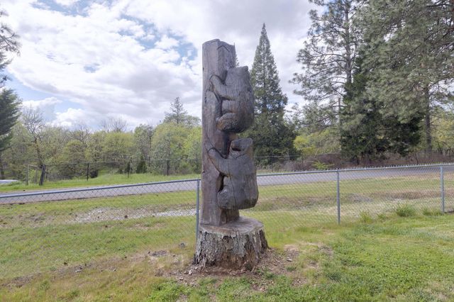 201 Hoffman Way, Grants Pass, OR 97526