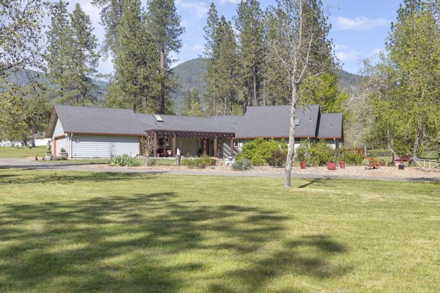 201 Hoffman Way, Grants Pass, OR 97526