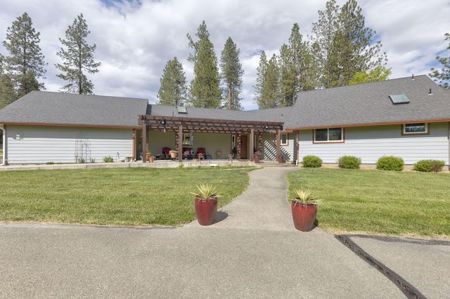 201 Hoffman Way, Grants Pass, OR 97526