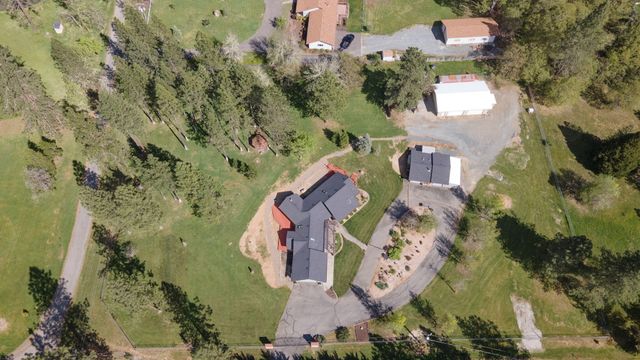 201 Hoffman Way, Grants Pass, OR 97526