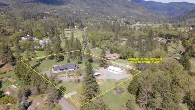 201 Hoffman Way, Grants Pass, OR 97526
