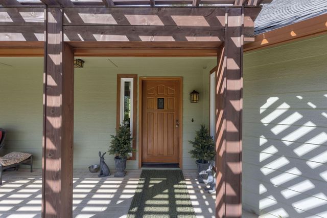 201 Hoffman Way, Grants Pass, OR 97526