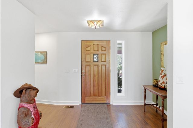 201 Hoffman Way, Grants Pass, OR 97526