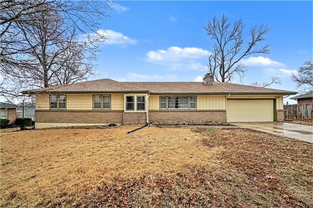 8225 WOOD Avenue, Kansas City, KS 66112