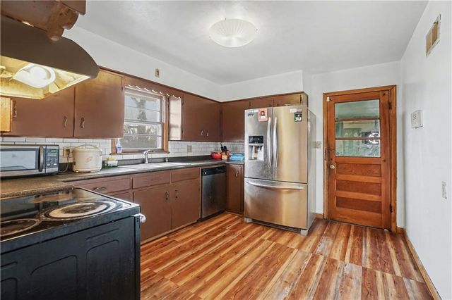 8225 WOOD Avenue, Kansas City, KS 66112