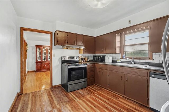 8225 WOOD Avenue, Kansas City, KS 66112