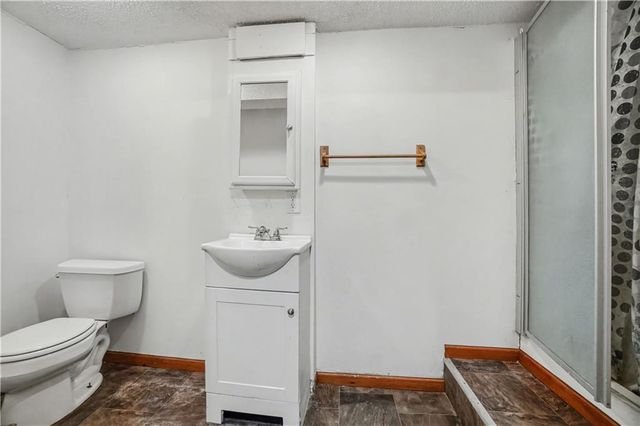 8225 WOOD Avenue, Kansas City, KS 66112