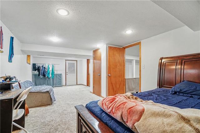 8225 WOOD Avenue, Kansas City, KS 66112