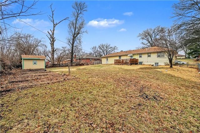 8225 WOOD Avenue, Kansas City, KS 66112