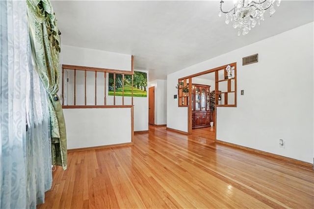 8225 WOOD Avenue, Kansas City, KS 66112