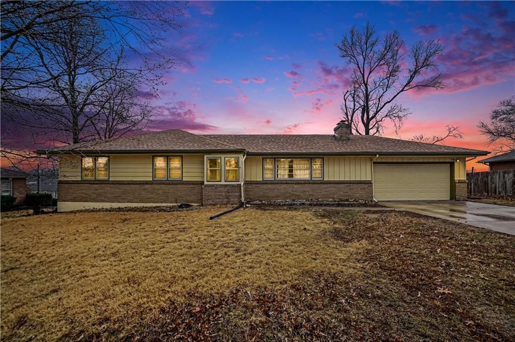 8225 WOOD Avenue, Kansas City, KS 66112