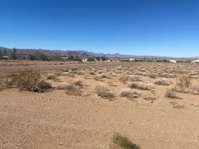 7535 E Cayuse Drive, Kingman, AZ 86401