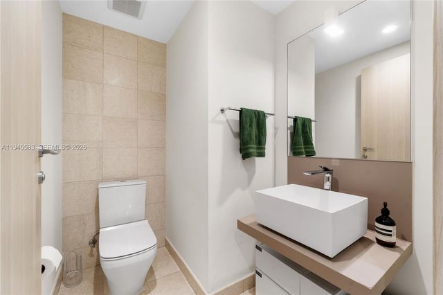 1000 Brickell Plz 4103, Miami, FL 33131