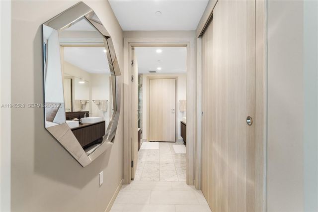 1000 Brickell Plz 4103, Miami, FL 33131