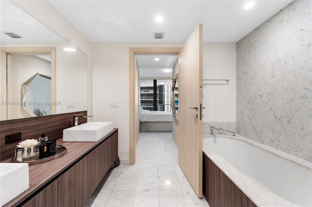 1000 Brickell Plz 4103, Miami, FL 33131