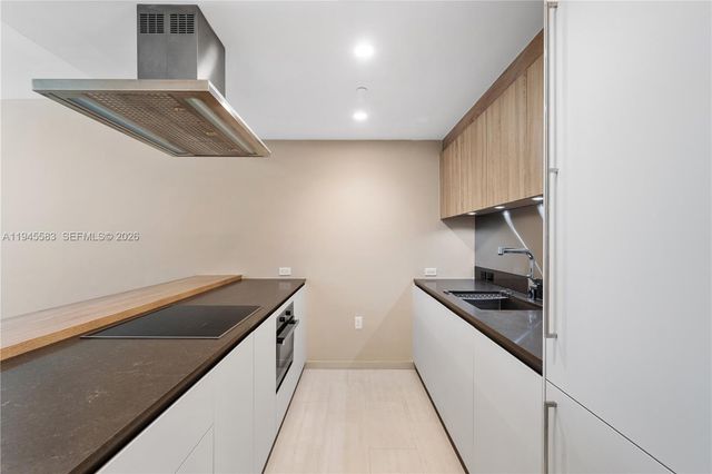 1000 Brickell Plz 4103, Miami, FL 33131