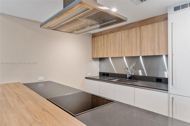 1000 Brickell Plz 4103, Miami, FL 33131