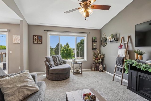 809 Brookstone Crest, Mount Horeb, WI 53572
