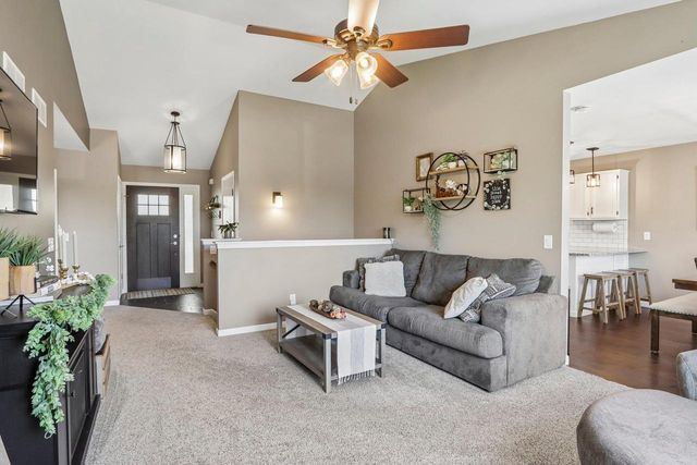 809 Brookstone Crest, Mount Horeb, WI 53572