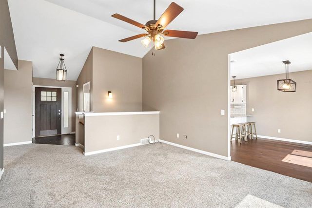 809 Brookstone Crest, Mount Horeb, WI 53572