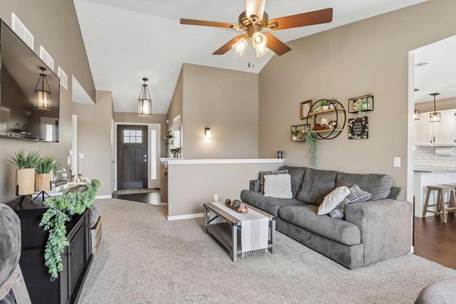 809 Brookstone Crest, Mount Horeb, WI 53572