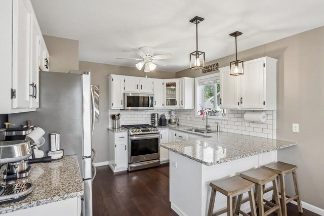 809 Brookstone Crest, Mount Horeb, WI 53572